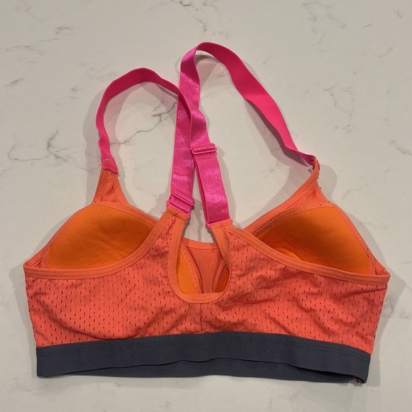 Bright sports bra with built in pads - Picture 2 of 3